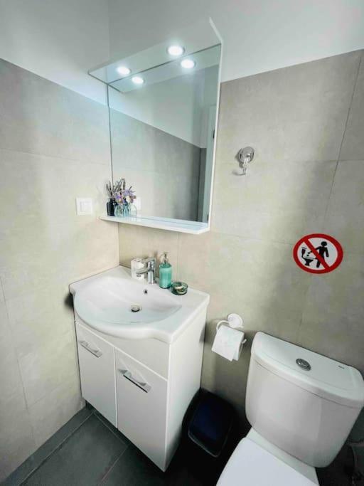 Cozy, Newly Renovated Apartment In Gavrio. Exterior foto